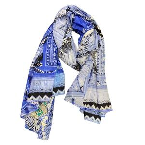 Camilla A world between the warp scarf